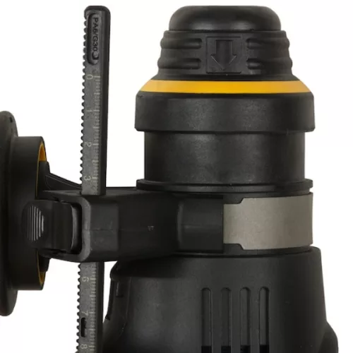 DEWALT Fúrókalapács, 30mm, 950W, SDS-Plus, koffer