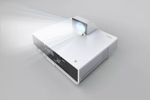 Epson EB-800F 3LCD / 5000lumen / LAN / Full HD UST (szuperközeli) lézer signage projektor